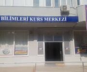 "ÖZEL ALANYA FEN BİLİMLERİ KURS MERKEZİ öğrencileri modern sınıf ortamında matematik ve fen bilimleri dersleri alıyor, öğretmen rehberliğinde bireysel ve grup etütleri yapıyor."