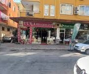 Tuna Bebe & Çocuk Giyim Alanya – Bebek ve çocuk giyim ürünlerinin modern ve şık şekilde sergilendiği butik mağaza.