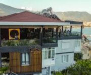 “Alanya Fiaba Brasserie’de modern tasarımlı ortamda dünya mutfağı yemekleri ve özel içecekler”