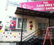 "İlkim Kreş ve Gündüz Bakımevi – çocuklara güvenli, sevgi dolu ve eğitici bir ortam sağlayan modern kreş ve bakım evi."