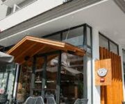 Surf Coffee x Alanya’da sahil atmosferinde kahve keyfi ve modern tasarım.