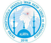 Fatma Özmüftüoğlu Anadolu İmamhatip Lisesi binası, modern eğitim imkanları ve kız ve erkek öğrenciler için güvenli, destekleyici bir öğrenme ortamıyla öne çıkan lise.