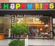 Happy Kids Shop Alanya – Bebek ve çocuk giyim, ayakkabı ve aksesuar ürünlerinin renkli ve modern tasarımlarla sergilendiği mağaza.