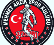 “Mehmet Arzık Spor Kulübü’nde kickboks ve dövüş sporları antrenmanı yapan sporcular”