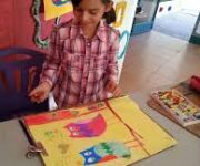 "Dekra Sanat Atölyesi’nde öğrenciler çeşitli resim, seramik ve el sanatları teknikleriyle yaratıcı çalışmalar yapıyor, eğitmen rehberliğinde sanatsal becerilerini geliştiriyor."