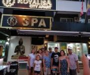"Royalisa VIP Hamam Spa Masaj – lüks spa merkezi, geleneksel hamam ve profesyonel masaj hizmetleriyle misafirlerine ayrıcalıklı bir deneyim sunuyor."