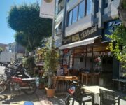 Alanya’daki İnegöl Köfteci restoranında servis edilen ızgara İnegöl köftesi tabağı