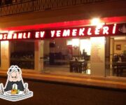 Osmanlı Ev Yemekleri Alanya’da geleneksel tencere yemekleriyle donatılmış yöresel sofra görüntüsü