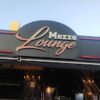 Mezze Lounge Alanya’da deniz manzarası eşliğinde mezeler ve şık sunumlar.