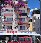 Star Restaurant & Bar Alanya’da deniz manzarası eşliğinde yemek keyfi.