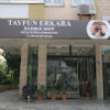 Tayfun Erkara Barber Shop – Alanya’da erkek saç kesimi, sakal bakımı ve klasik berber hizmetleri sunan modern barber salonu.