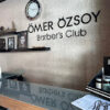 Ömer Özsoy Barber's Club – Alanya’da profesyonel erkek saç kesimi, sakal bakımı ve modern berber hizmetleri sunan salon.
