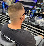 Berberim Sensin Alanya – profesyonel erkek kuaförü, modern saç kesimi, sakal tıraşı, saç tasarımı ve bakım hizmetleri.