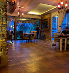 Cafe Keyif’te huzurlu atmosferde kahve ve tatlı keyfi.