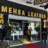 MEHSA LEATHER mağazasında sergilenen deri çantalar, cüzdanlar ve modern deri aksesuar koleksiyonları.