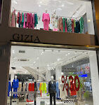 GIZIA Alanya, modern kadın giyiminin en şık ve prestijli adreslerinden biridir. Günlük giyimden özel gün elbiselerine, şık ofis kombinlerinden zarif aksesuarlara kadar geniş bir ürün yelpazesi sunar.