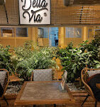 Şık dekorasyonu, sıcak kahve kokusu ve lezzetli ikramlarıyla Caffe Della Via’da keyifli bir mola ☕🍰🌿