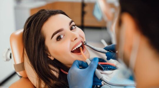 Alanya’da All-On-Six implant tedavisiyle doğal ve sabit dişlere kavuşun. Estetik ve fonksiyonel çözümler için hemen bilgi alın!