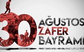 “Alanya’da 30 Ağustos Zafer Bayramı etkinlik programı duyurusu, Türk bayraklarıyla süslenen meydan”