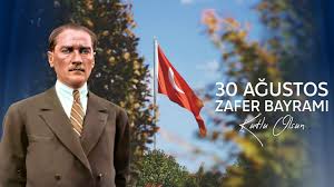 “Alanya’da 30 Ağustos Zafer Bayramı resmi tören hazırlıkları, Atatürk Anıtı önünde bayraklarla süslenmiş alan”
