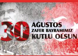 “30 Ağustos Zafer Bayramı kutlamaları için Alanya’da hazırlık yapan vatandaşlar ve etkinlik afişleri”
