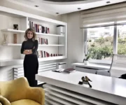 “Alanya Psikolog Melike AYDIN, danışmanlık ofisinde bireysel terapi hizmeti sunarken.”