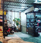 “Yağız Oto Lastik servis alanında araç lastiklerinin montaj, bakım ve değiştirme işleminin yapıldığı modern oto servis görüntüsü.”