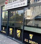 “ALL Dental Diş Polikliniği Oba Şubesi modern diş üniti, hijyenik tedavi alanı ve gelişmiş diş hekimliği ekipmanları.”