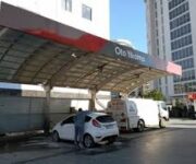 “Plus Oto Yıkama merkezi; araçların detaylı iç ve dış temizlik hizmetlerinin sunulduğu modern yıkama alanı.”