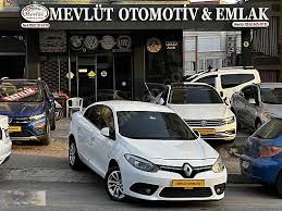 “Mevlüt Otomotiv showroomunda sergilenen farklı marka ve model araçların bulunduğu modern oto galeri görüntüsü.”