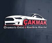 “Ahmet Çakmak Otomotiv showroomunda sergilenen farklı marka ve model otomobillerin bulunduğu modern oto galeri görüntüsü.”