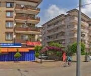 Uçkaya Sigorta ofisinde sigorta danışmanları müşterilere hizmet verirken çekilmiş görüntü