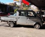 Eroğlu Oto Tamiri atölyesinde araç bakım ve onarım işlemleri yapılırken çekilmiş görüntü