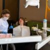 “Masal Dental Alanya Diş Kliniği modern muayene odası ve dental ekipmanlarla donatılmış profesyonel diş sağlığı merkezi.”