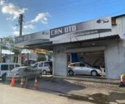 “Can Oto Tamir & Bakım Servisi’nde araçların tamir, bakım ve arıza onarım işlemlerinin yapıldığı modern oto servis alanı.”