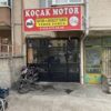 “Koçak Motor – Alanya Motosiklet Tamiri servis alanında motosikletlerin bakım ve tamir işlemlerinin yapıldığı modern atölye görüntüsü.”
