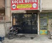“Koçak Motor – Alanya Motosiklet Tamiri servis alanında motosikletlerin bakım ve tamir işlemlerinin yapıldığı modern atölye görüntüsü.”