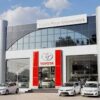“Toyota Plaza Göçmentürk showroom ve servis alanı; yeni Toyota araçların satış ve servis hizmetlerinin sunulduğu modern otomotiv tesisi.”