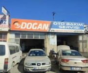 Doğan Oto Tamir atölyesinde araç bakım ve onarım işlemleri yapılırken çekilmiş görüntü