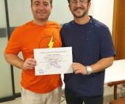 “Fizyoterapist Kamil Aydoğdu modern fizyoterapi ve rehabilitasyon alanında hasta danışmanlığı ve terapi uygulaması yaparken.”