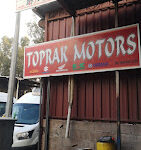 Toprak Motosiklet Alanya servis alanında motosiklet bakım ve onarım işlemleri yapılırken çekilmiş görüntü