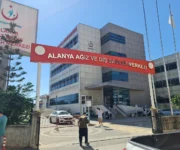 “Alanya Ağız ve Diş Sağlığı Merkezi modern diş klinik odası ve tedavi alanı.”