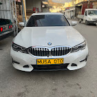 Musa Oto Kaporta atölyesinde araç kaporta tamiri ve göçük düzeltme işlemleri yapılırken çekilmiş görüntü