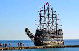 Alanya tekne turu 2026 yılında Akdeniz’in turkuaz sularında düzenlenen günlük mavi yolculuk