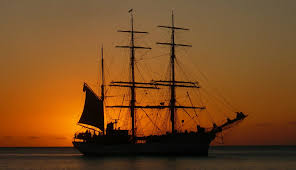 Закатные туры на лодке в Алании с преимуществами 2026