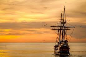 Sunset boat tours in Alanya sailing along the Mediterranean coast with guests enjoying panoramic sunset views and 2026 tour advantages