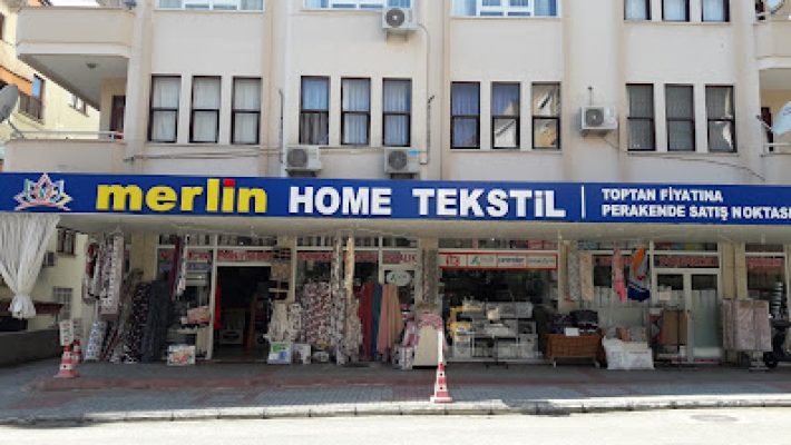 Merlin Home Tekstil mağazasında nevresim, perde, havlu, battaniye ve ev dekorasyon ürünleri toptan fiyatına perakende olarak satışta