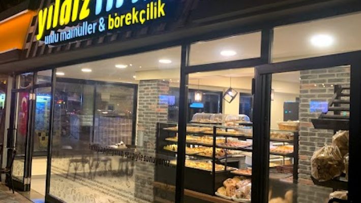 Yıldız Ekmek Fırını Alanya’da taş fırından yeni çıkmış sıcak ekmeklerin raflara dizili görüntüsü