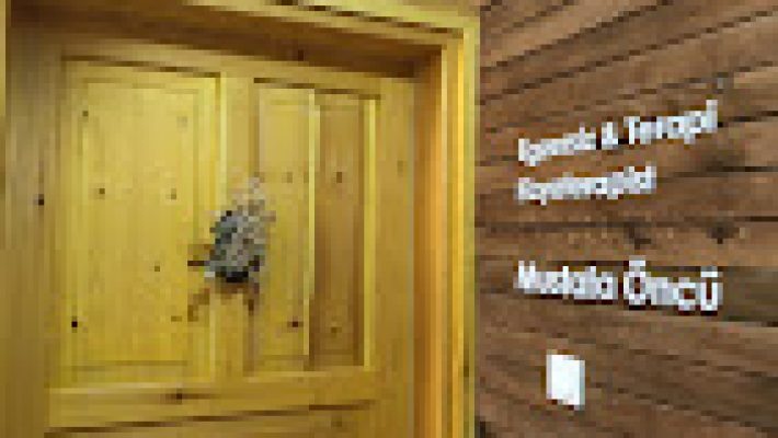 “Fizyoterapist Mustafa Öncü modern fizyoterapi ve egzersiz alanında bireysel terapi uygulaması yaparken.”