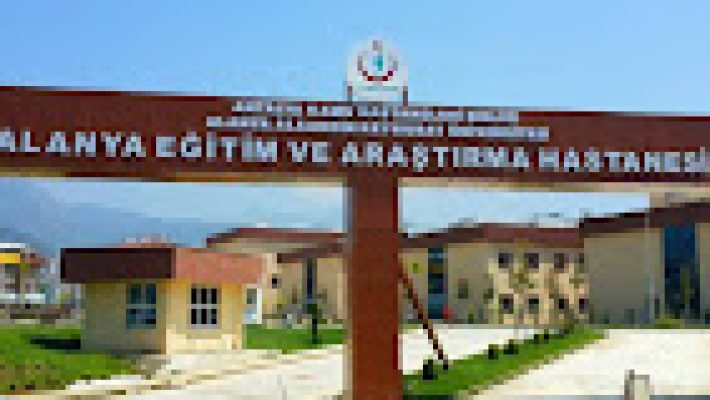 “Alanya Eğitim ve Araştırma Hastanesi modern hastane binası ve sağlık hizmet alanı.”